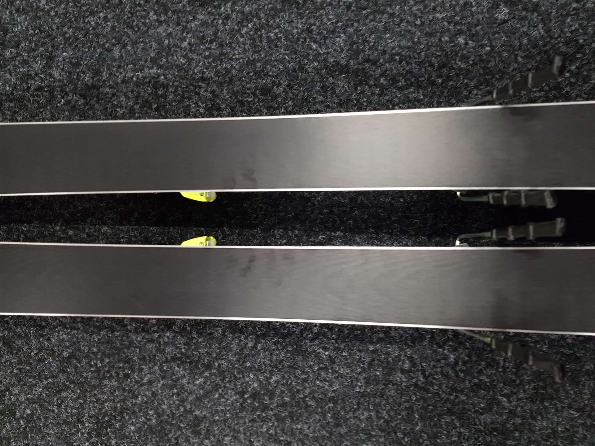 Použité lyže HEAD e-SPEED + viazanie Head Freeflex 14