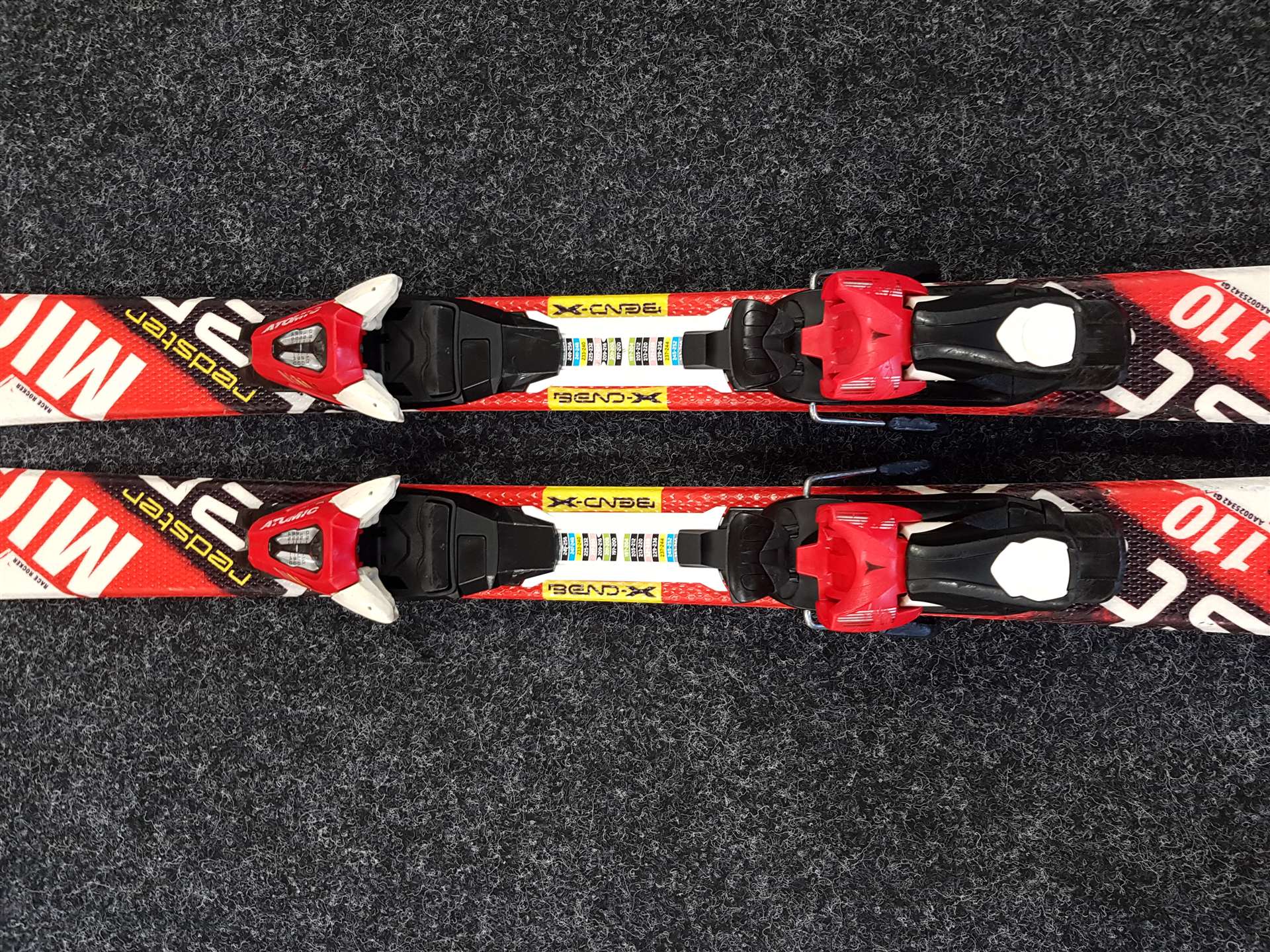Použité detské lyže ATOMIC Redster XT + viazanie Atomic XTE 045
