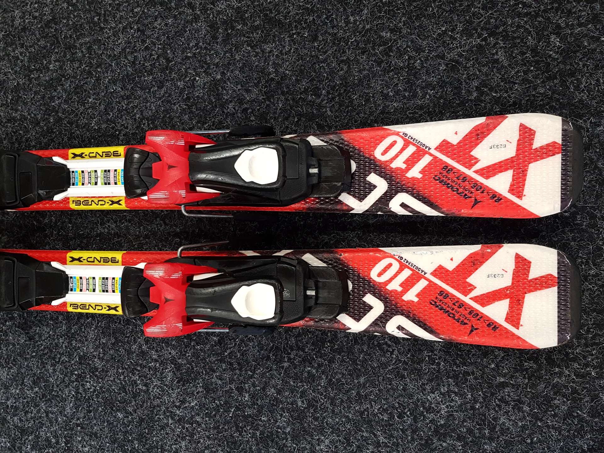 Použité detské lyže ATOMIC Redster XT + viazanie Atomic XTE 045