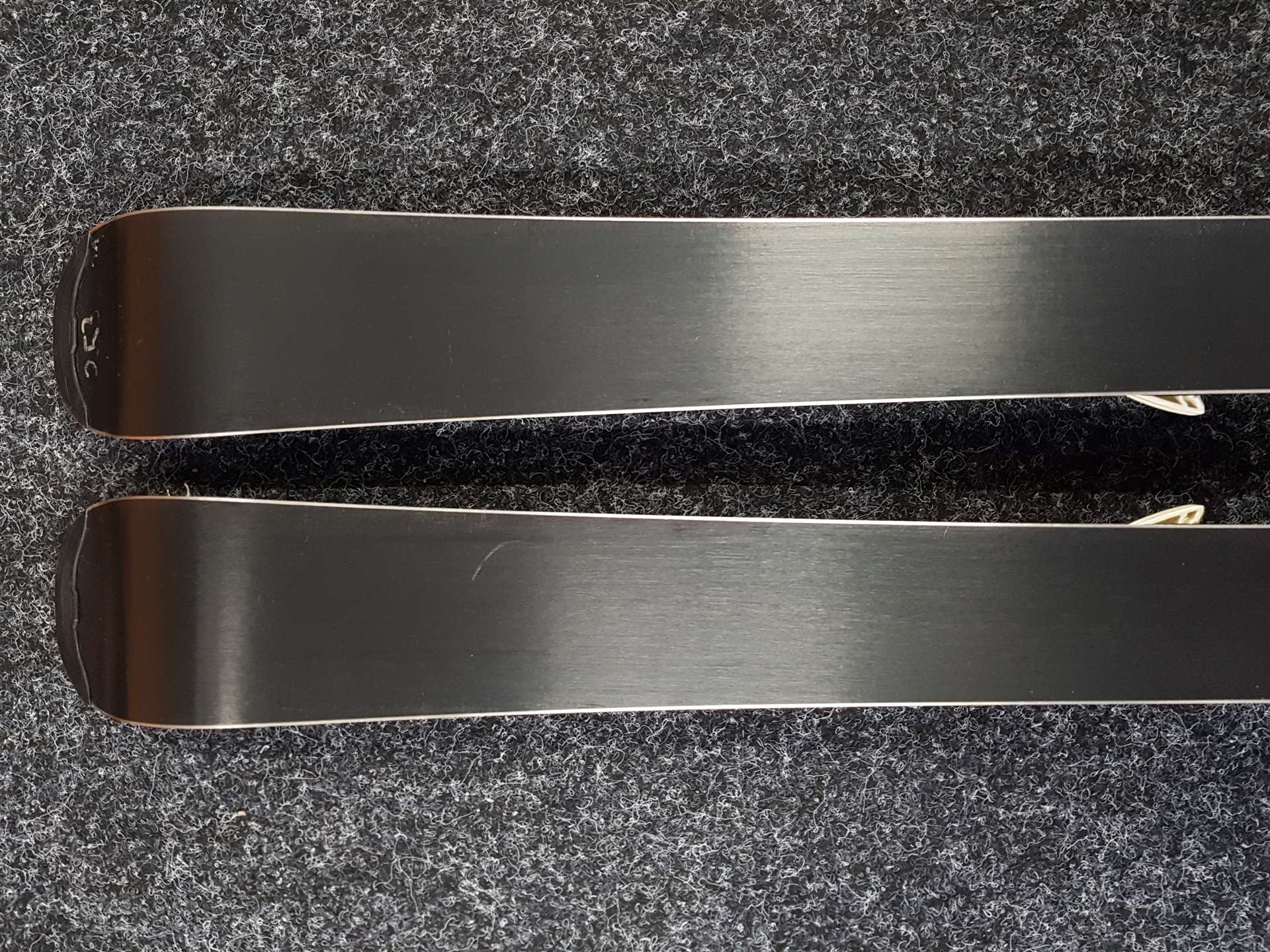 Použité detské lyže ATOMIC Redster XT + viazanie Atomic XTE 045