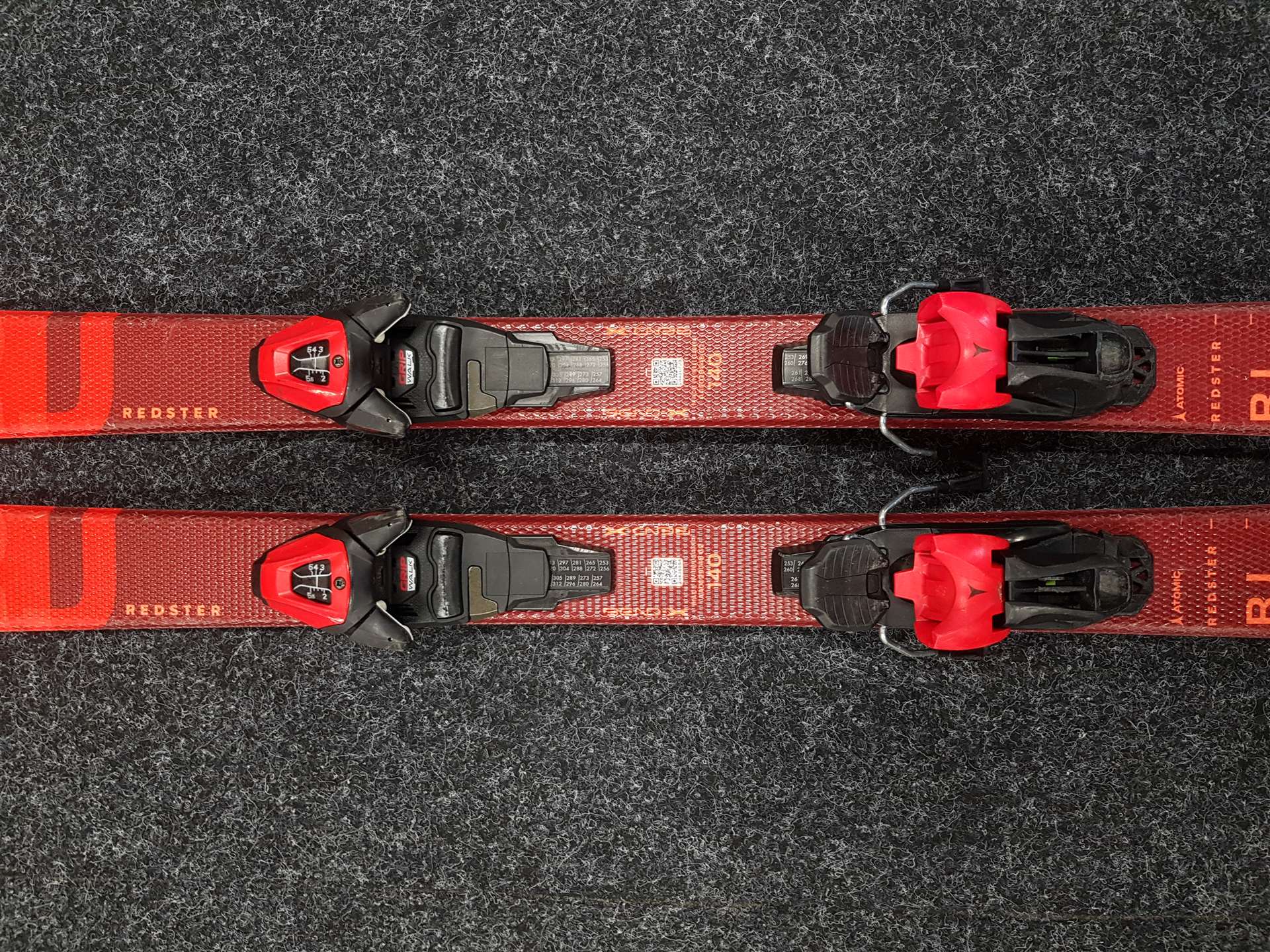 Použité lyže ATOMIC Redster RJ + viazanie Atomic 6