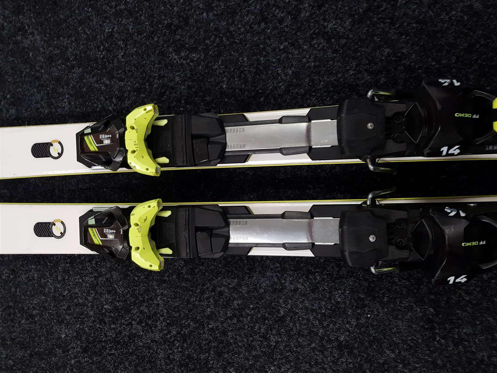 Použité lyže HEAD e-SPEED + viazanie Head Freeflex 14