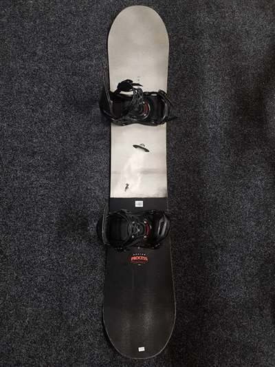 Použitý snowboard Burton Process + viazanie Burton veľkost M