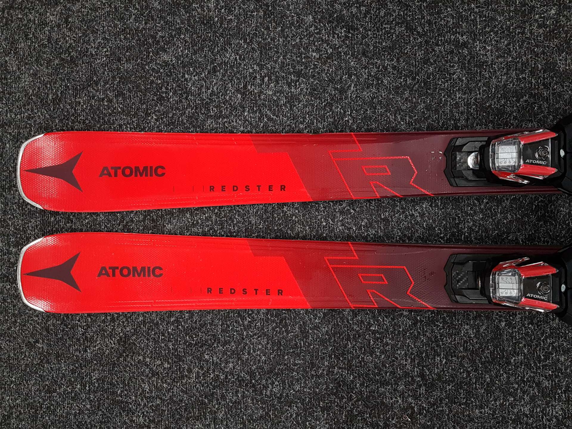 Použité lyže Atomic Redster TR