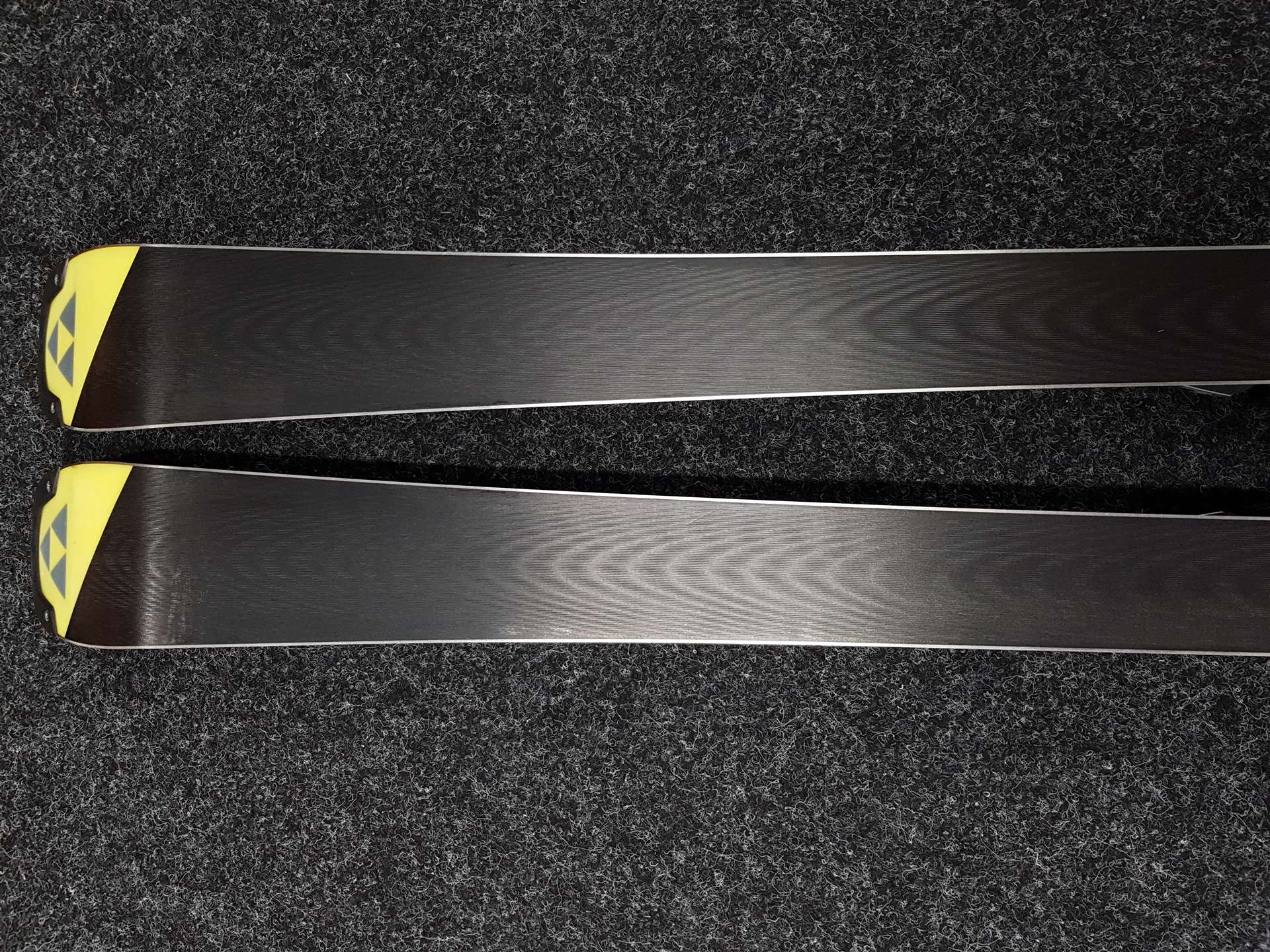 Použité lyže FISCHER RC4 + viazanie Fischer10