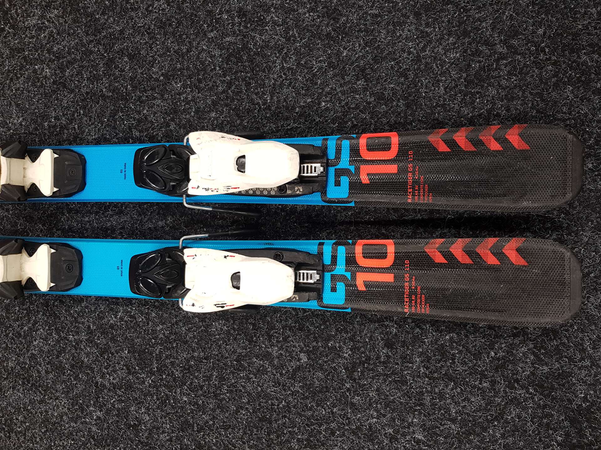 Použité detské lyže VOLKL Racetiger GS 10 + viazanie Marker 4.5