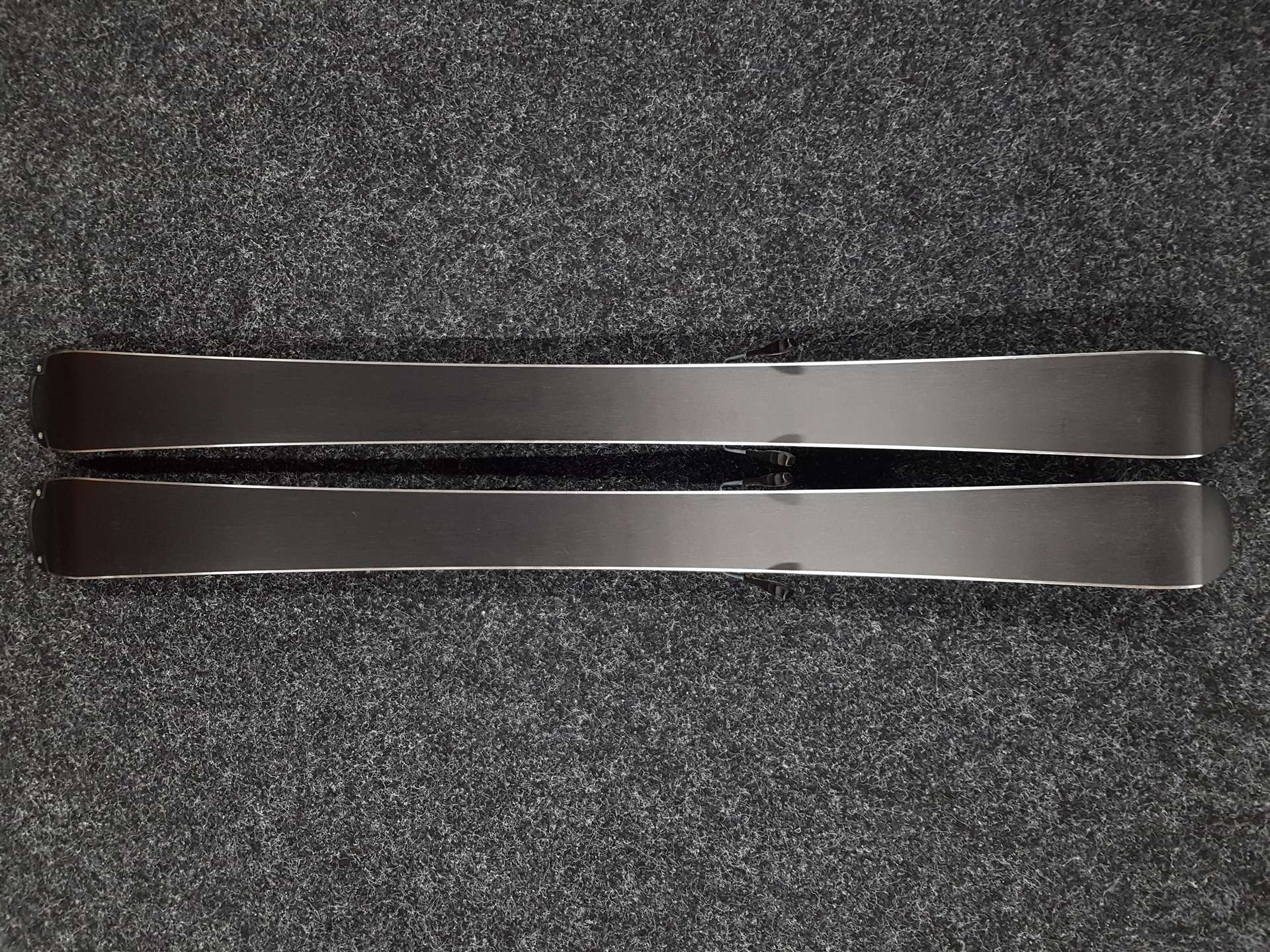 Použité detské lyže VOLKL Racetiger GS 10 + viazanie Marker 4.5