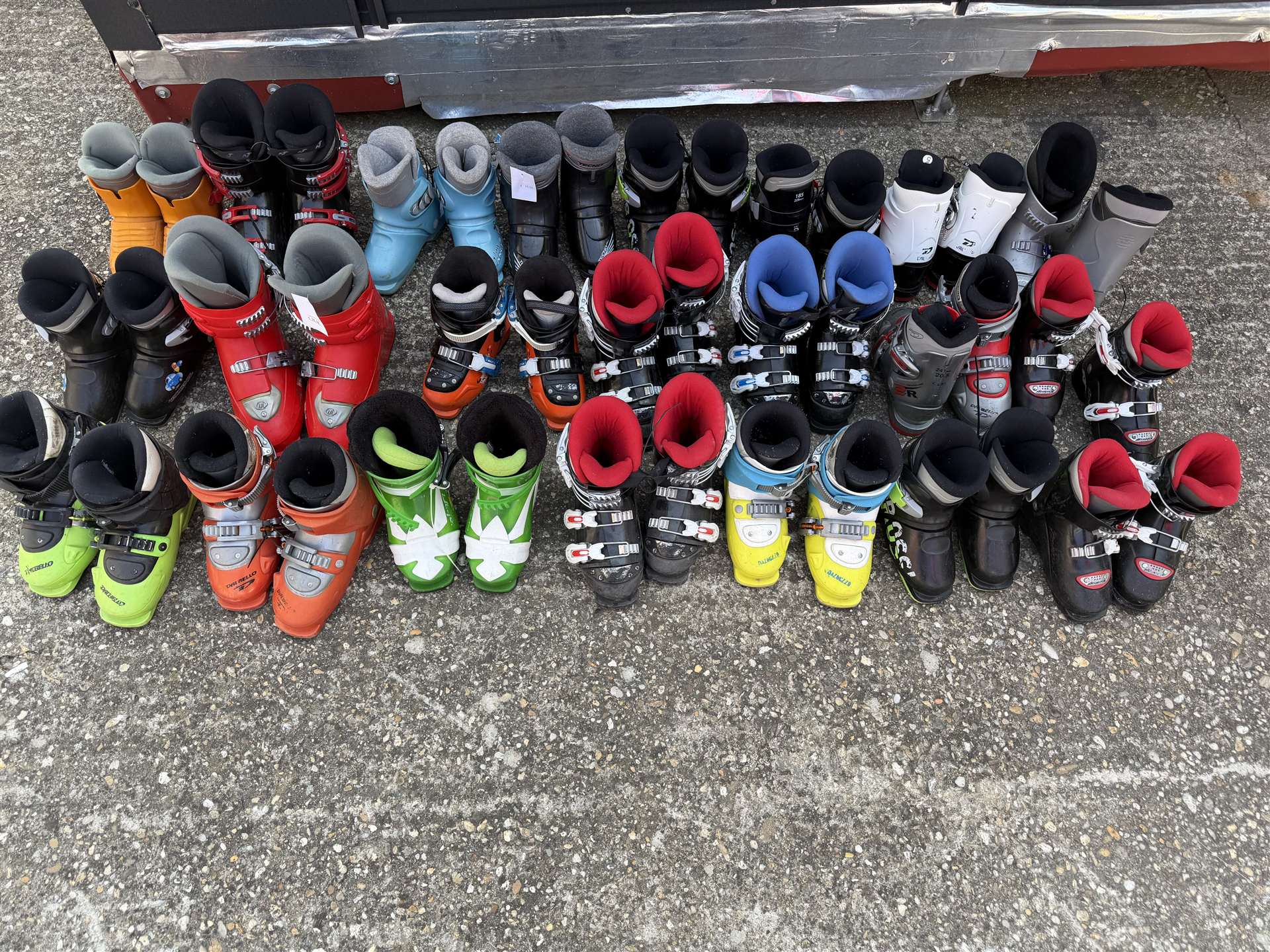 Veľkoobchodný balík použitých lyžiarskych topánok 