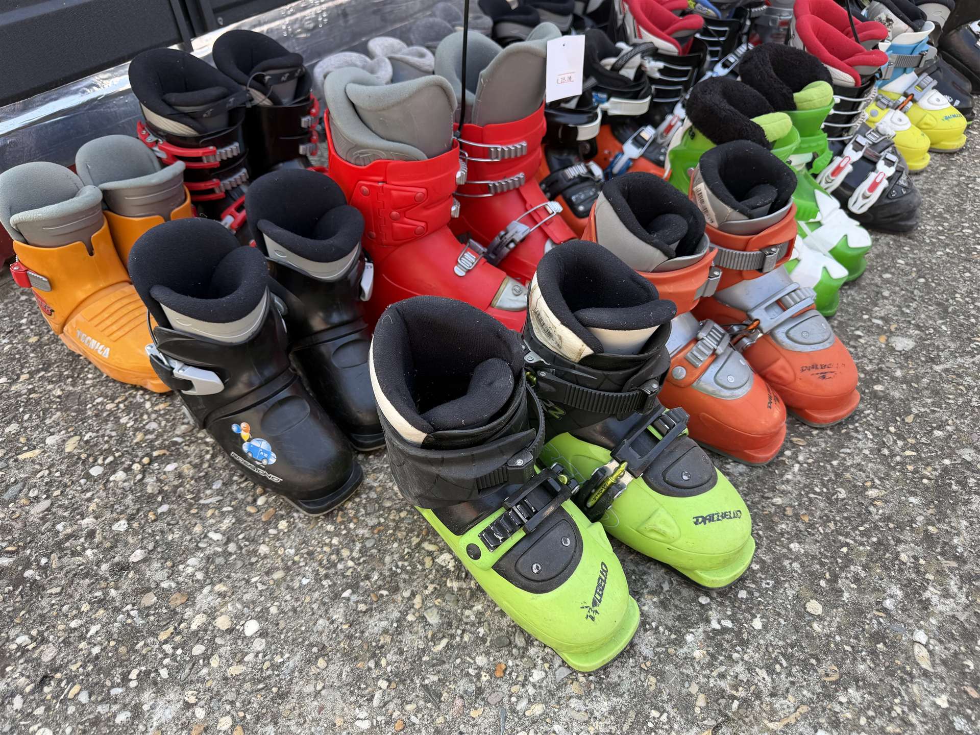 Veľkoobchodný balík použitých lyžiarskych topánok 