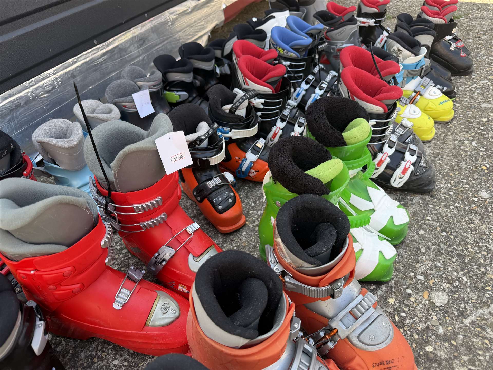 Veľkoobchodný balík použitých lyžiarskych topánok 