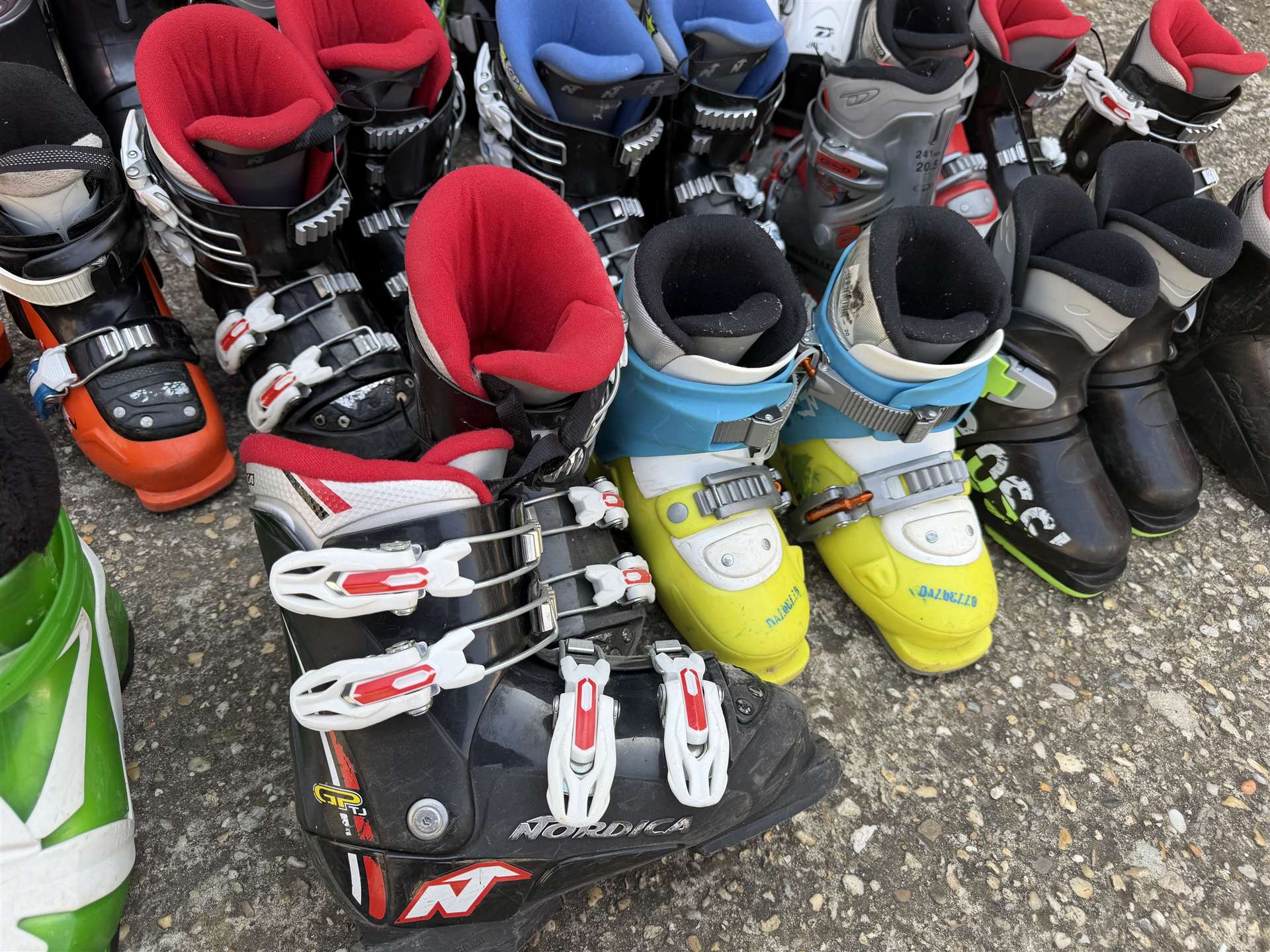 Veľkoobchodný balík použitých lyžiarskych topánok 