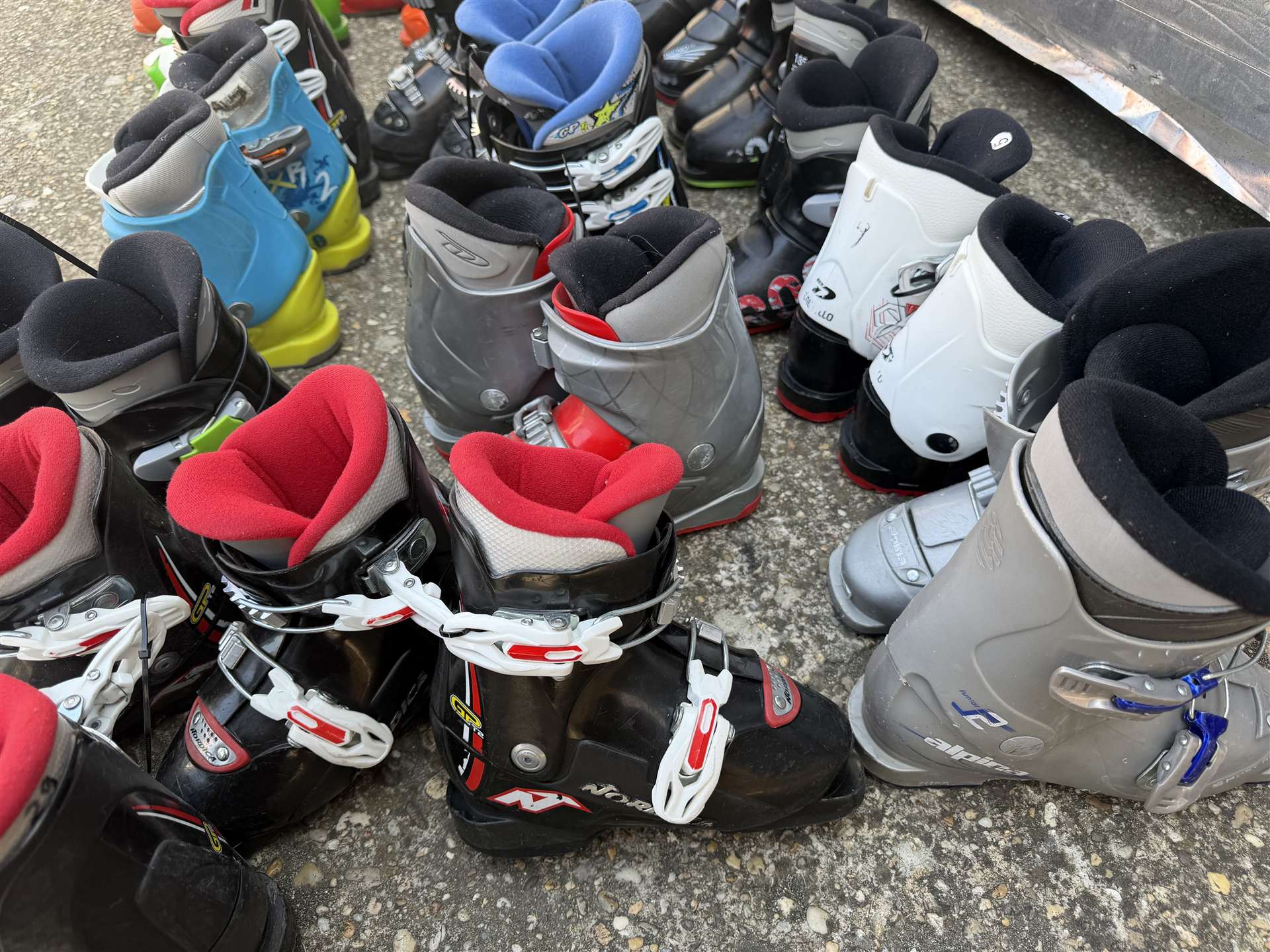 Veľkoobchodný balík použitých lyžiarskych topánok 