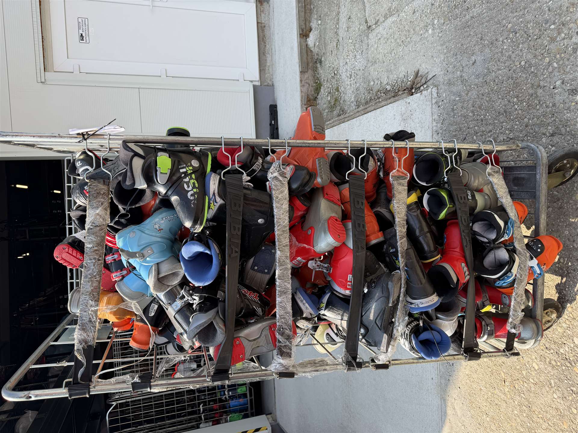 Veľkoobchodný balík použitých lyžiarskych topánok 