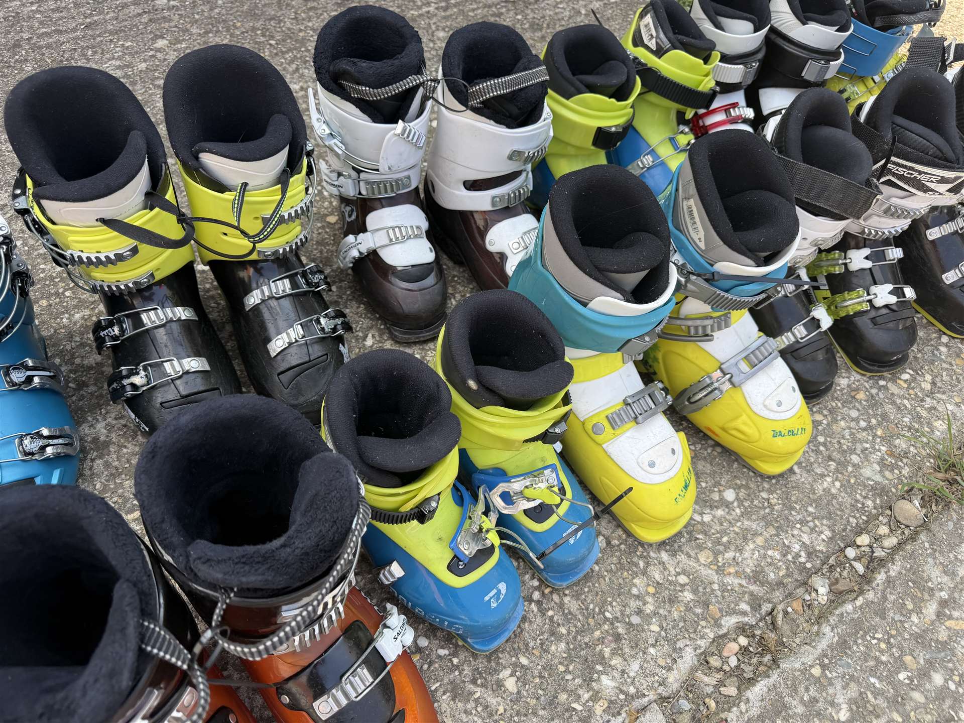 Veľkoobchodný balík použitých lyžiarskych topánok 