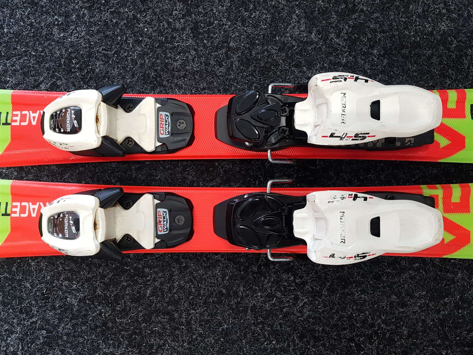 Použité detské lyže VOLKL Racetiger GS + viazanie Marker 4.5