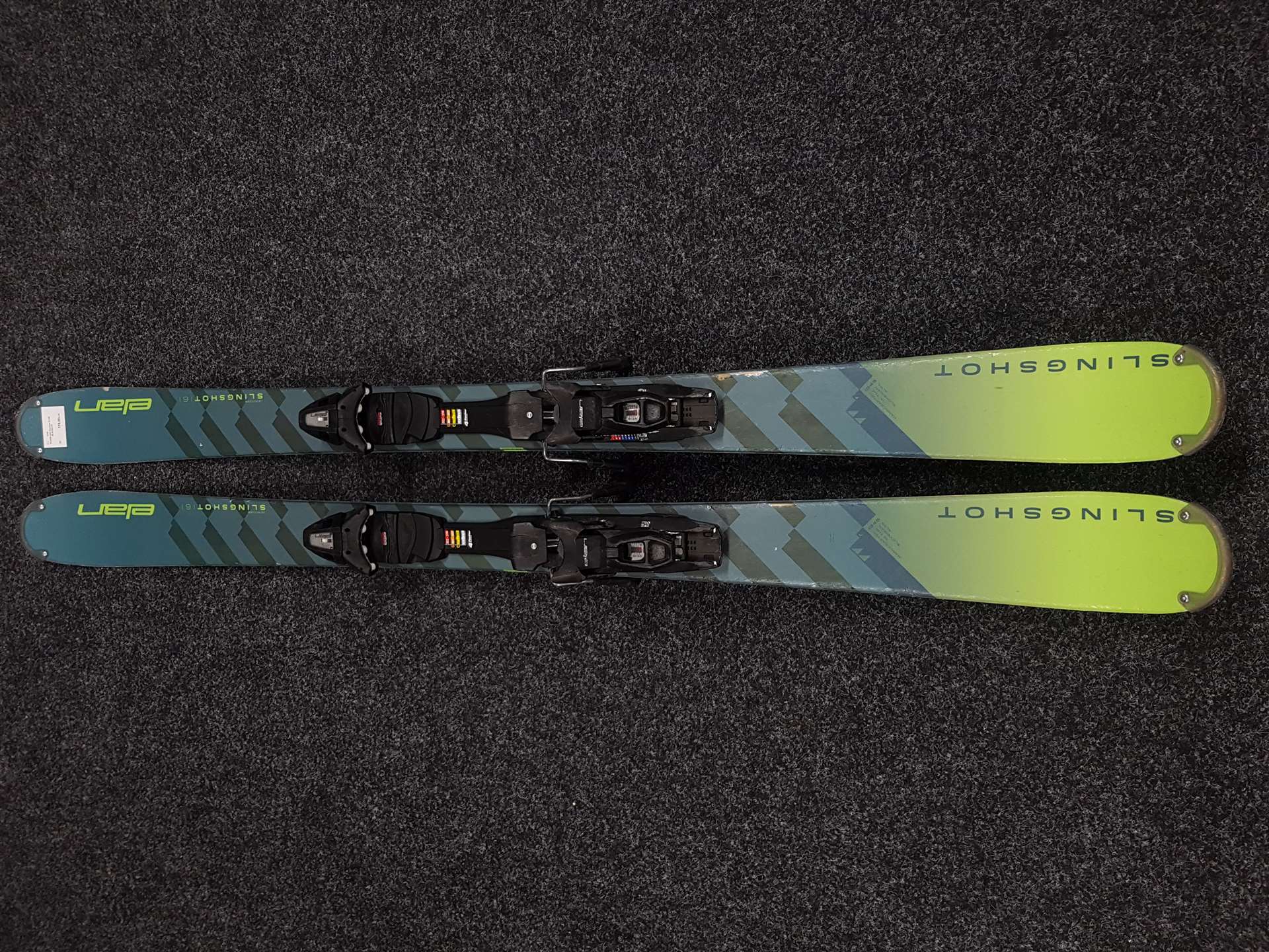 Použité lyže freestyle ELAN SLINGSHOT