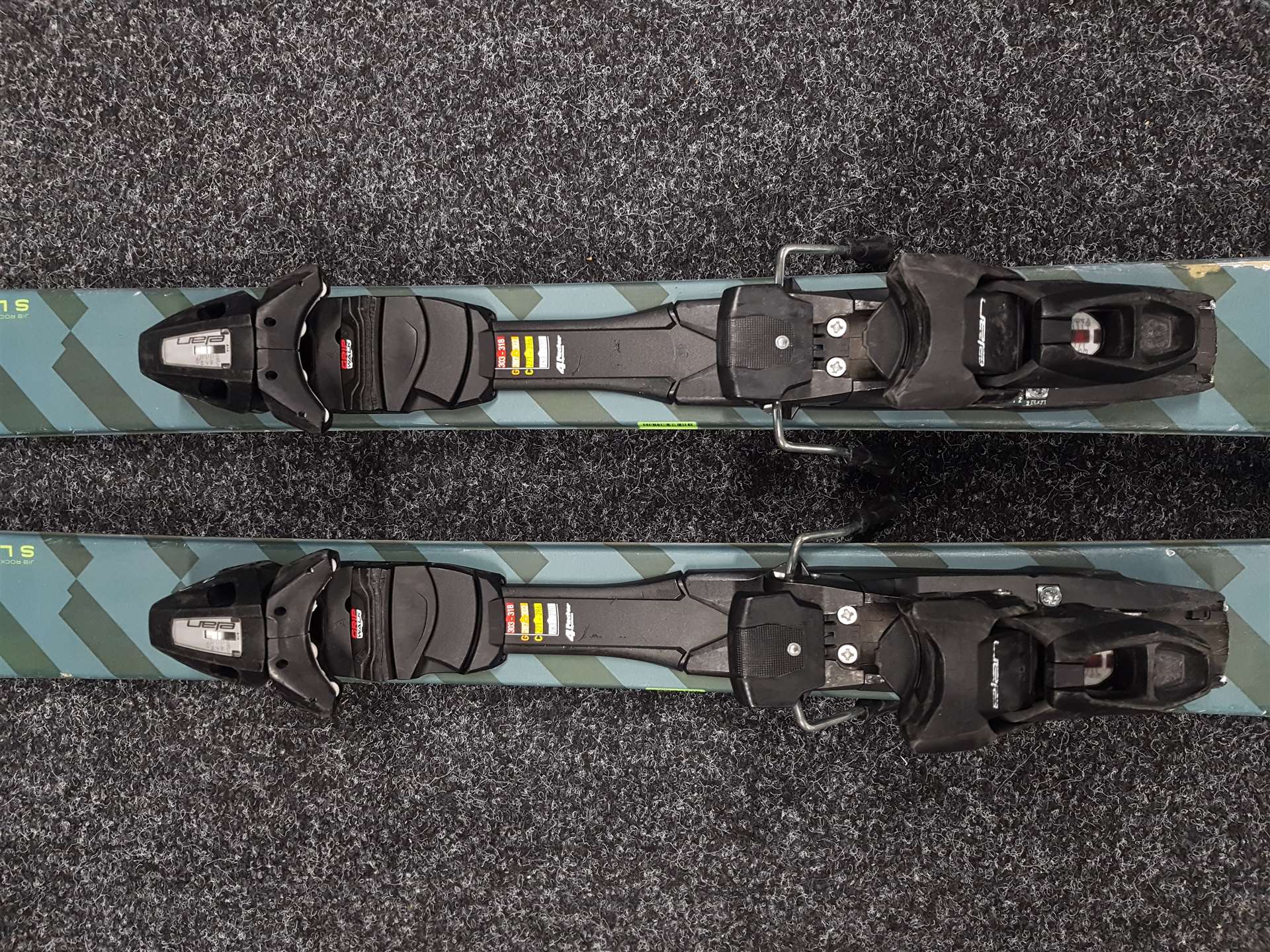 Použité lyže freestyle ELAN SLINGSHOT