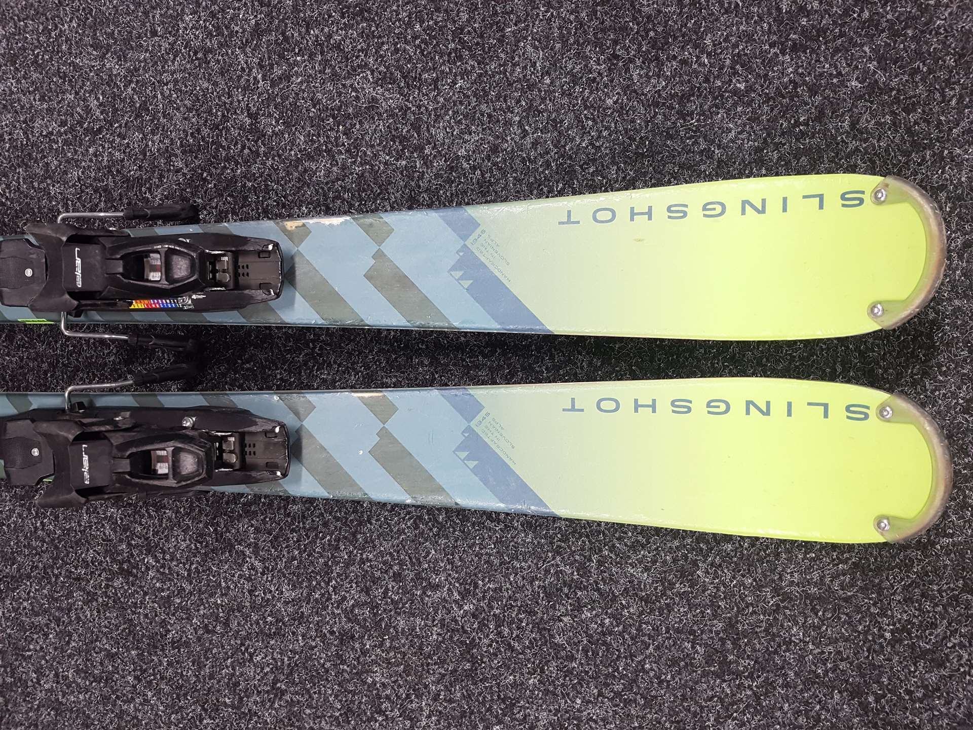 Použité lyže freestyle ELAN SLINGSHOT