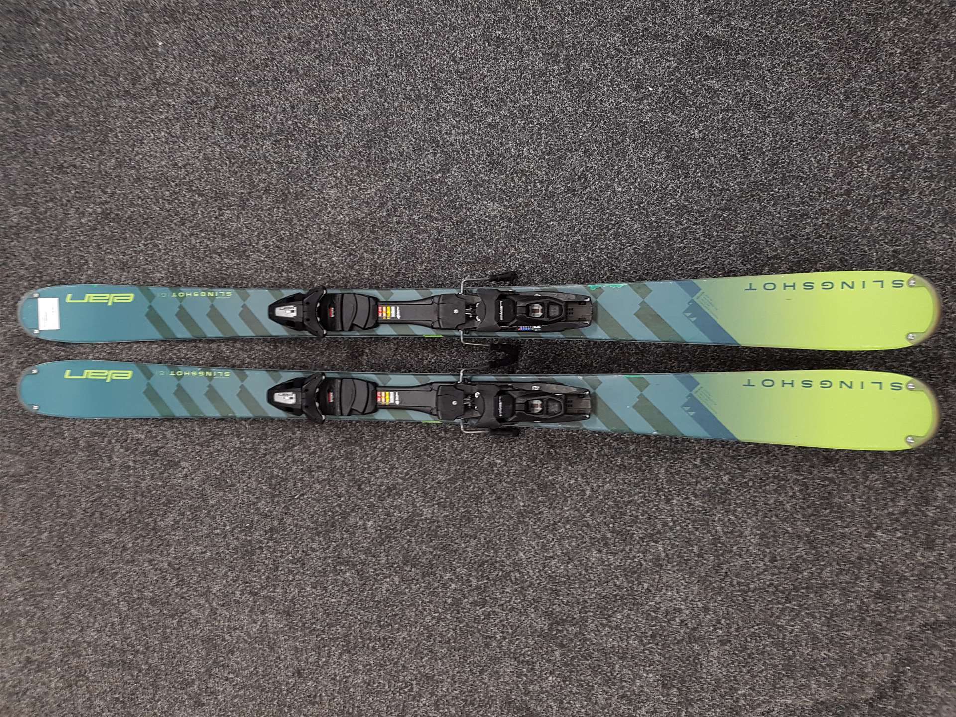 Použité lyže freestyle ELAN SLINGSHOT