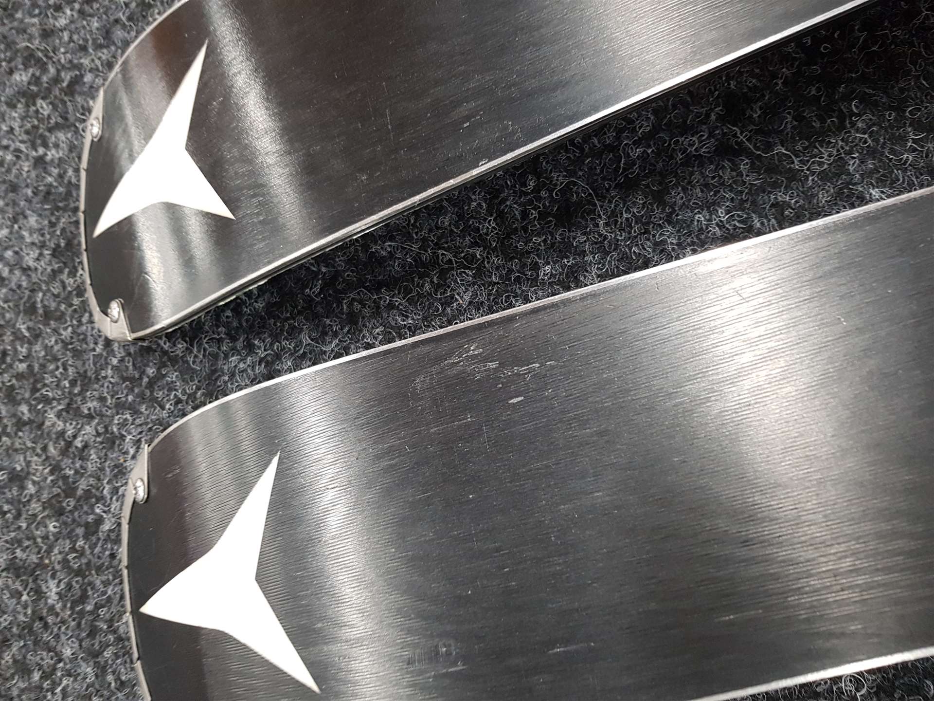 Použité lyže ATOMIC Redster X9s Ti + viazanie Atomic X 12 GW