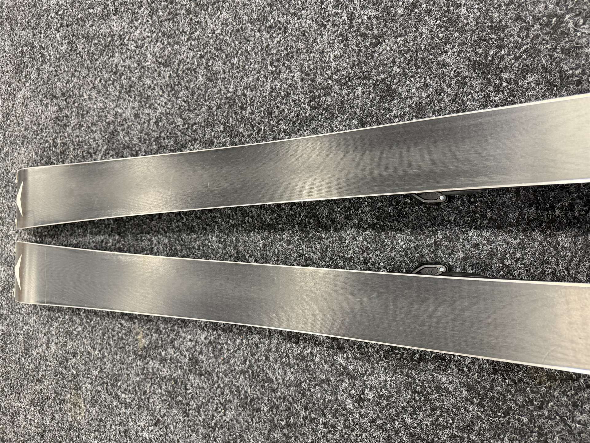 Použité lyže ATOMIC Redster X9s Ti + viazanie Atomic X 12 GW