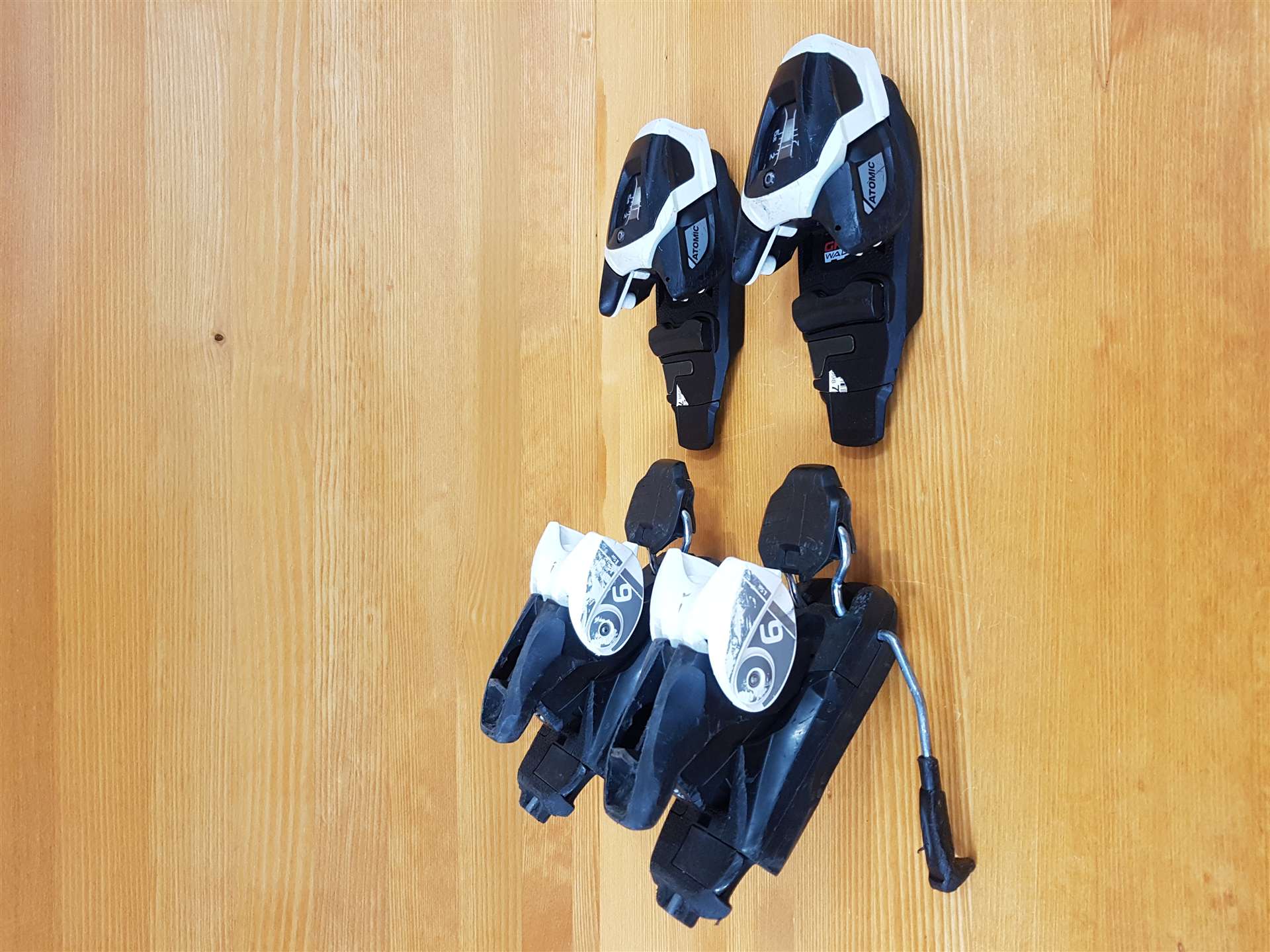 Použité viazanie Atomic GRIP WALK 6 CHYBJU KRYTKY (DIN 5,5)