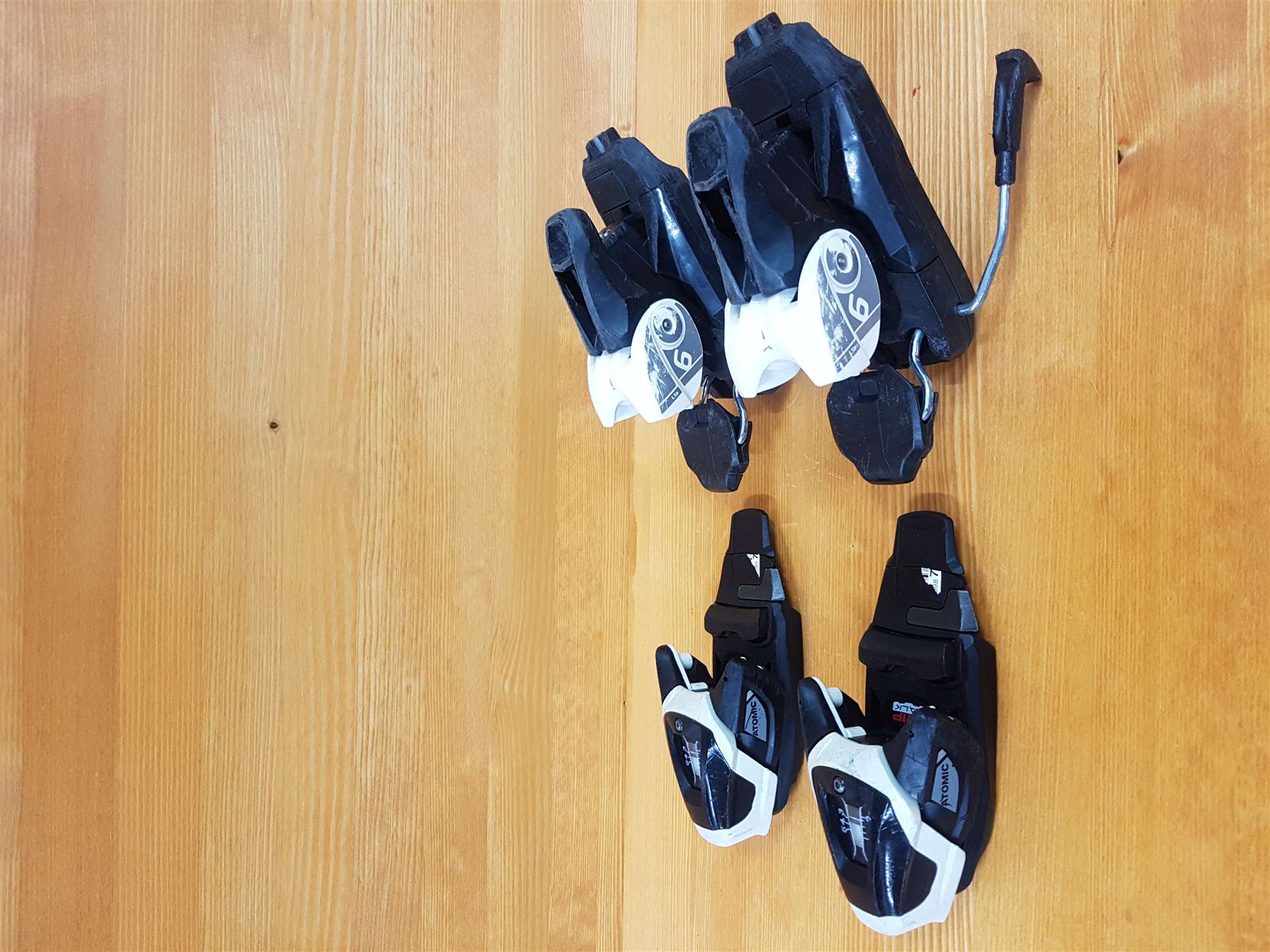 Použité viazanie Atomic GRIP WALK 6 CHYBJU KRYTKY (DIN 5,5)