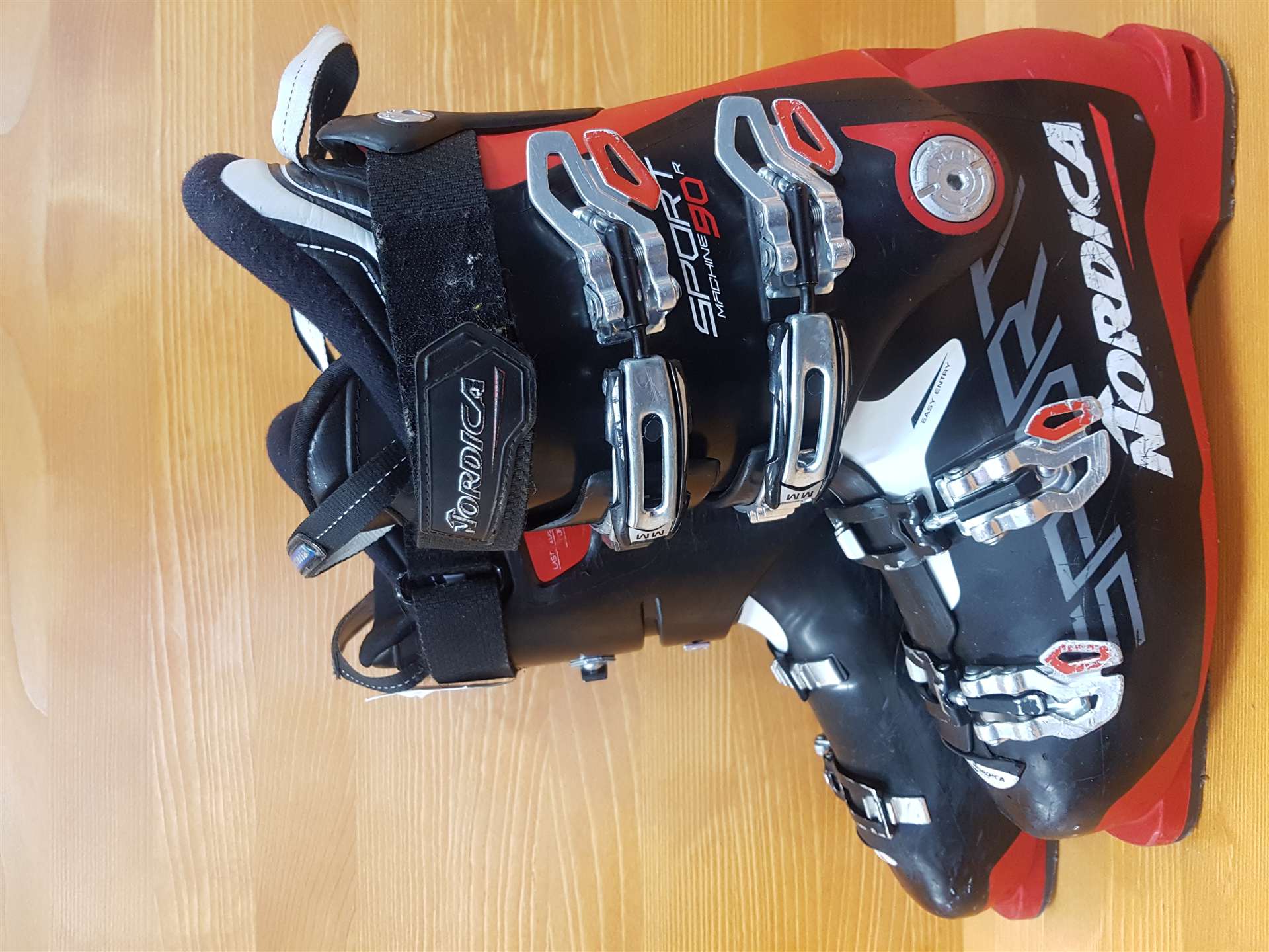 Použité lyžiarky NORDICA SPORT MACHINE 90