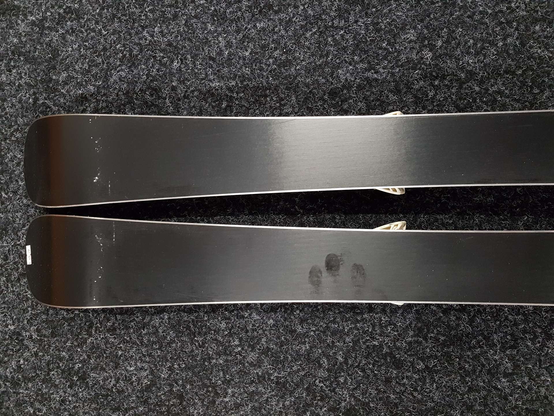 Použité lyže ATOMIC Performer  + viazanie Atomic 4,5