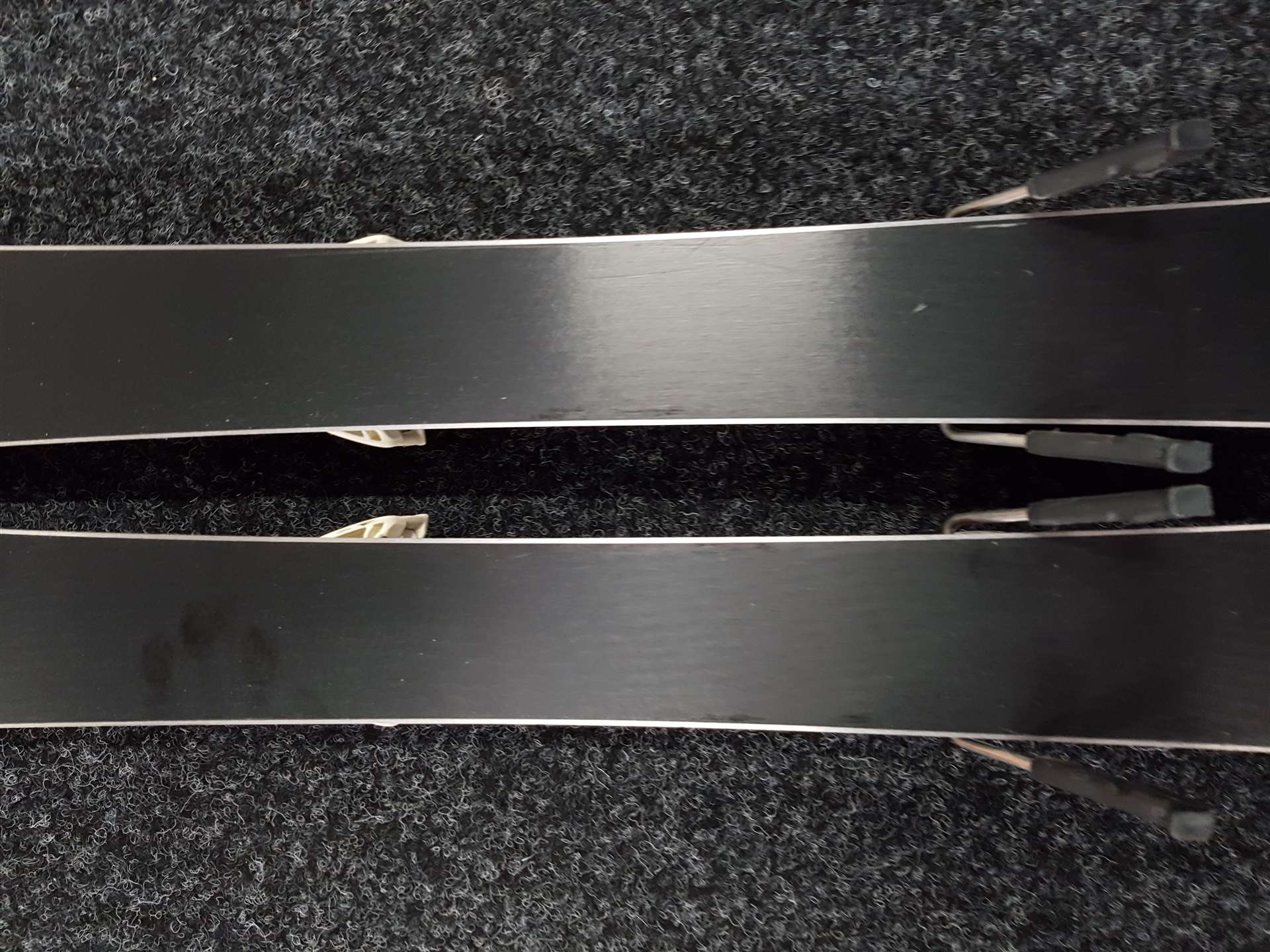 Použité lyže ATOMIC Performer  + viazanie Atomic 4,5