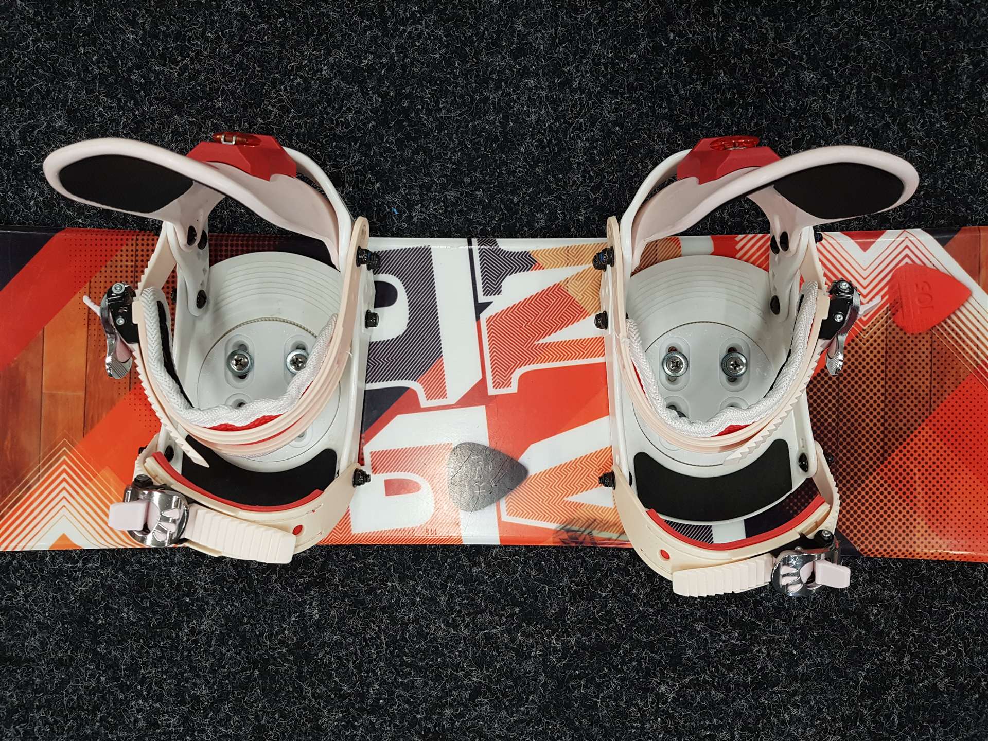 Použitý snowboard ELAN RSJ + nové viazanie Spice Snowboards veľkosť XS/S 