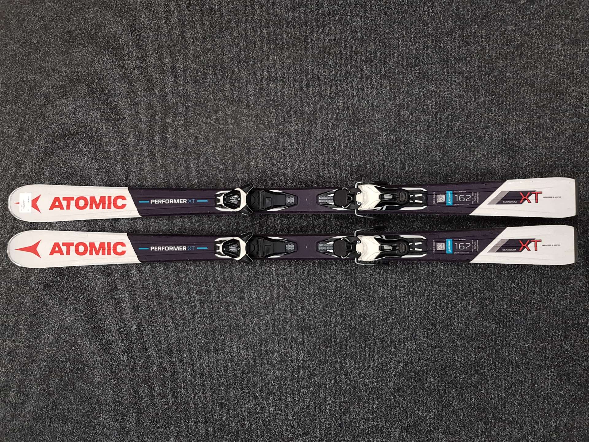 Použité lyže Atomic Performer XT