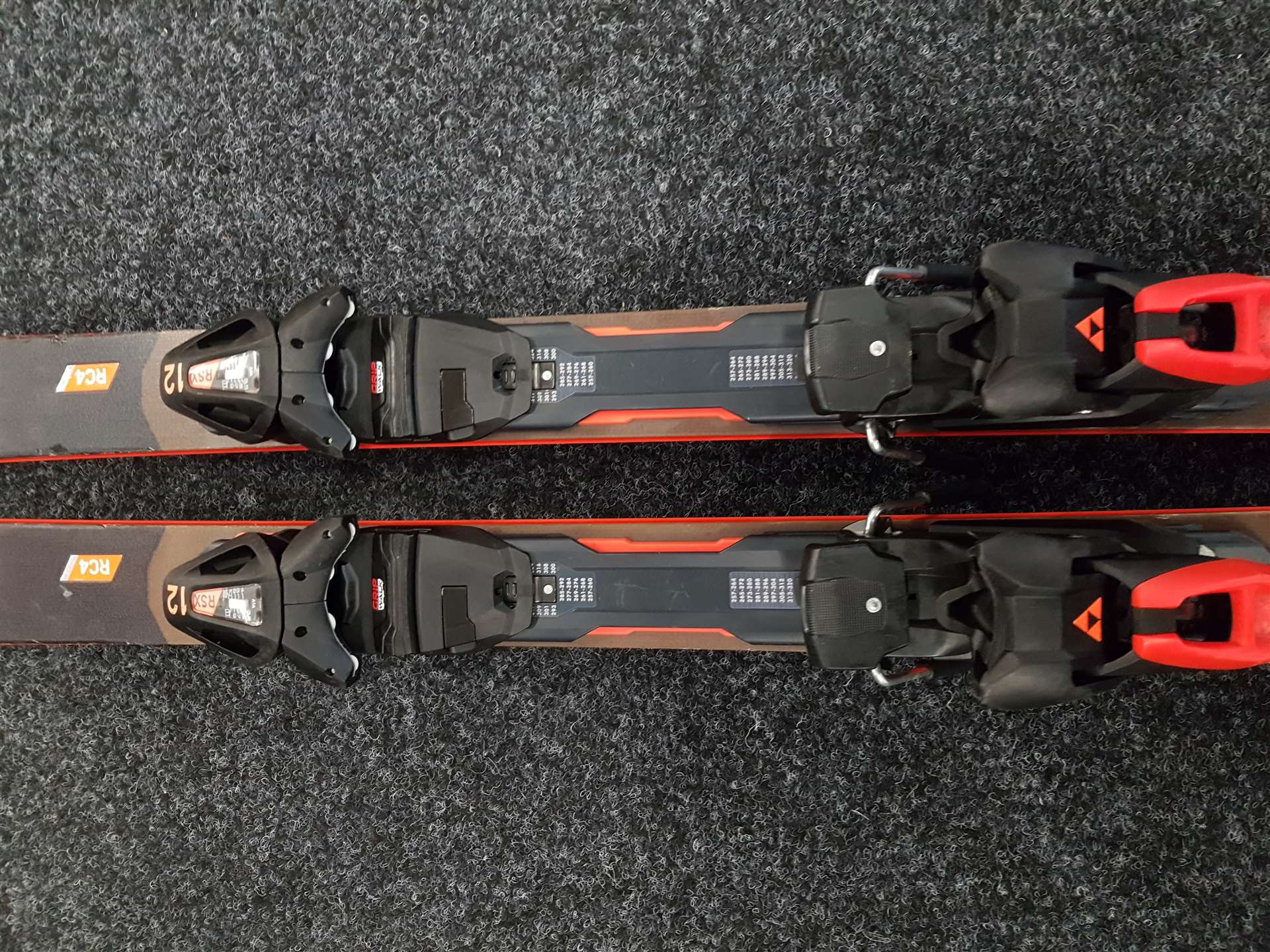 Použité lyže FISCHER The Curv DTX RC4 + viazanie Fischer RSX 12