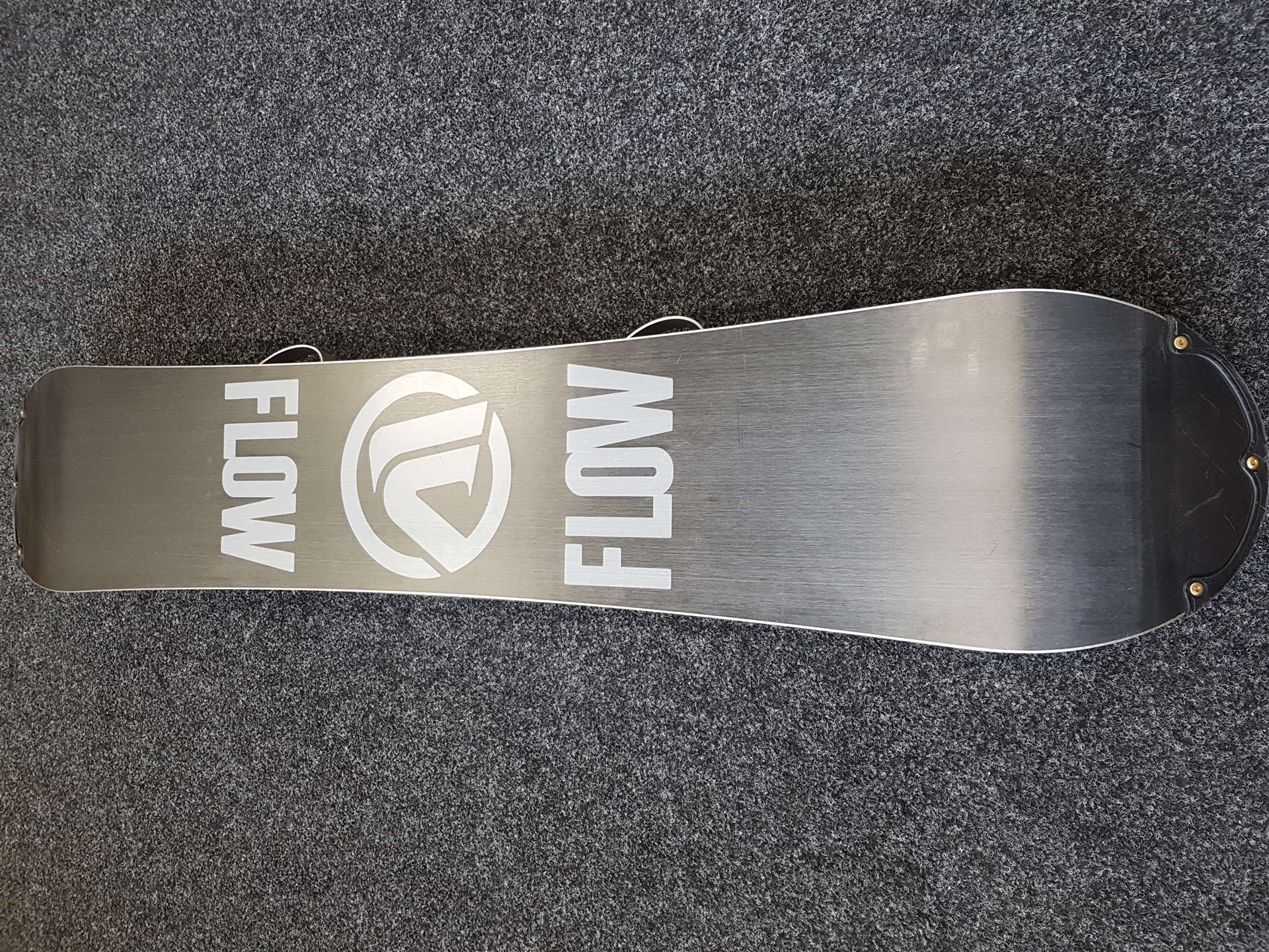 Použitý snowboard FLOW Rhythm + viazanie Head veľkosť M