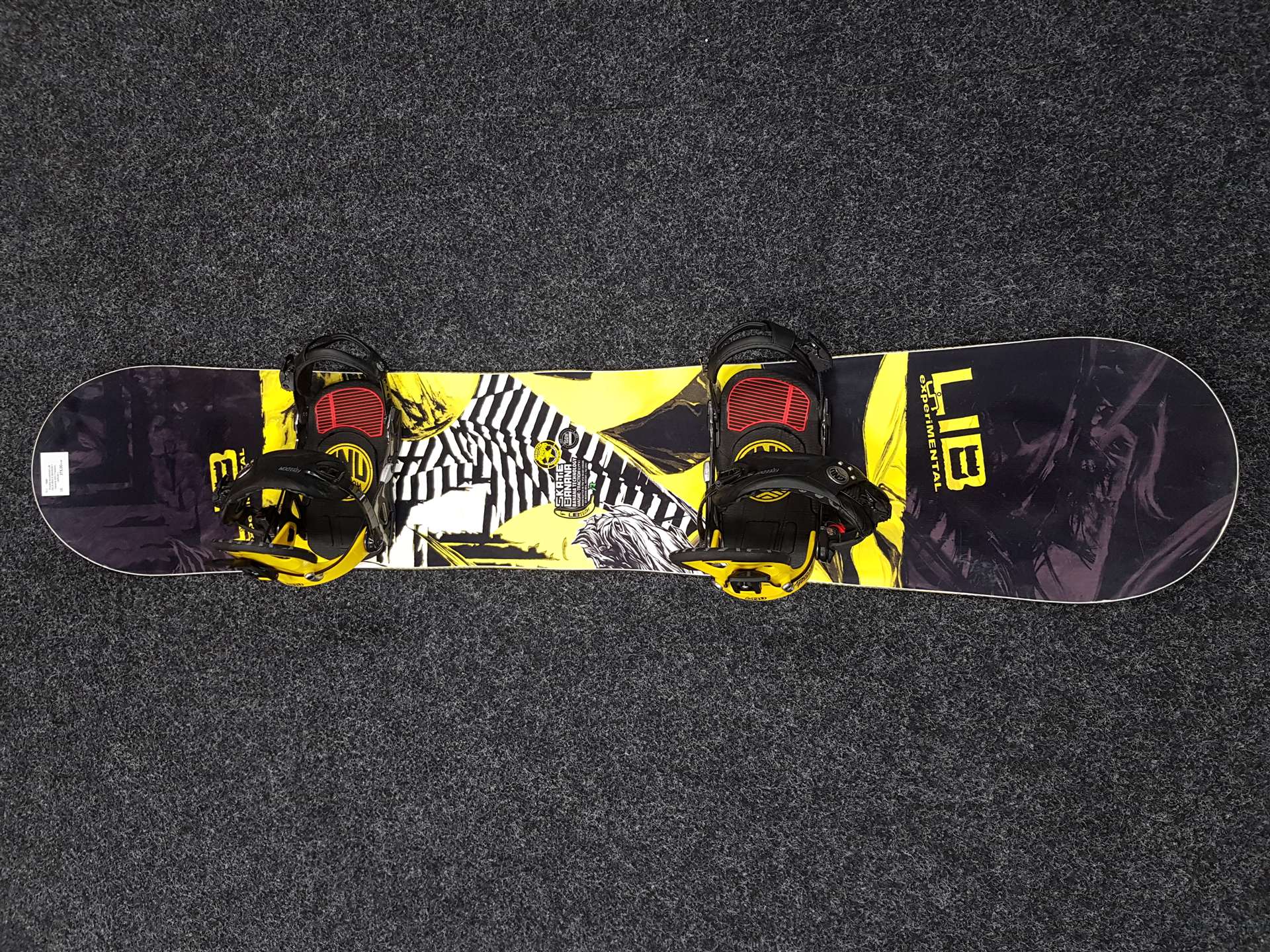 Použitý snowboard LIB TECH SKATE BANANA + viazanie GNU Freedom veľkosť L