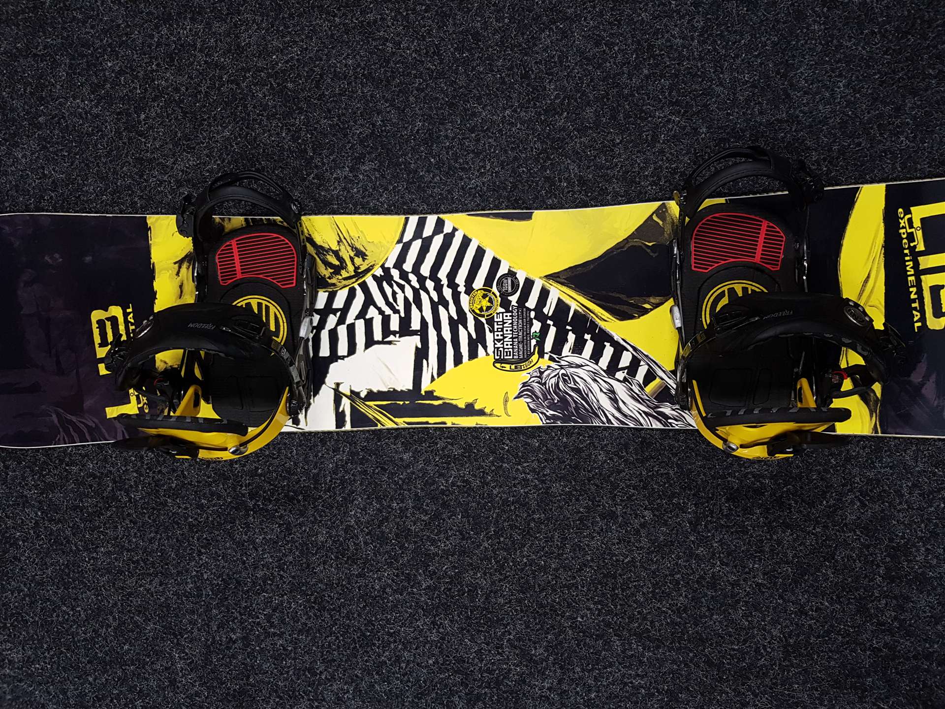 Použitý snowboard LIB TECH SKATE BANANA + viazanie GNU Freedom veľkosť L